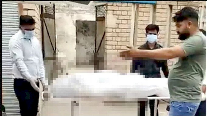 अस्पताल में रखा शव खा गए कीड़े, परिजनों ने किया हंगामा