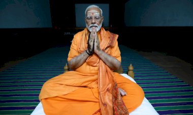 विवेकानंद रॉक मेमोरियल में पीएम मोदी कर रहे ध्यान, भगवा पहने कुछ यूं आए नजर