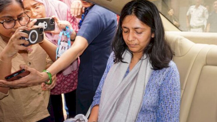 स्वाति मालीवाल ने FIR दर्ज करवाई, बोलीं-मुझे सात-आठ बार थप्पड़ मारे, छाती, पेट और शरीर के निचले हिस्सों पर लात मारी
