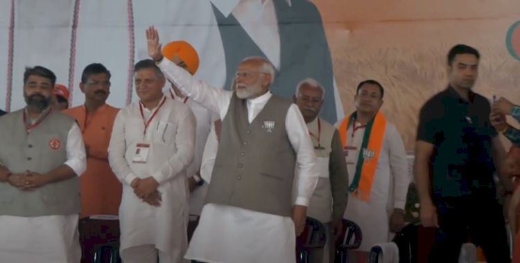 अंबाला पहुंचे पीएम मोदी, कार्यकर्ताओं में भारी उत्साह, अनिल विज ने किया सम्मानित