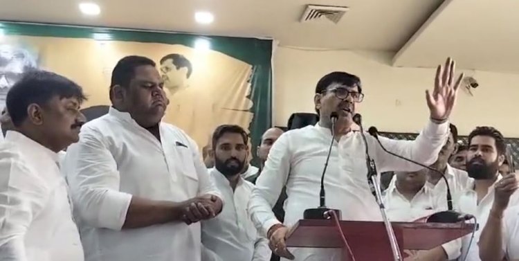 देवेंद्र बबली लोकसभा चुनावों में कांग्रेस को देंगे समर्थन, हाथ से किया ऐसा इशारा