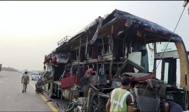 उन्नाव हादसे में सड़क पर लगा लाशों का ढेर, एक ही परिवार के 6 लोग मरे