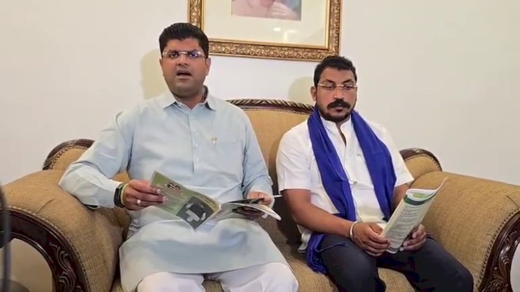 JJP-ASP गठबंधन ने जारी किया अपना मेनिफेस्टो, एक लाख महिलाओं को सरकारी नौकरी का वादा, बुजुर्गों को 5100 पेंशन