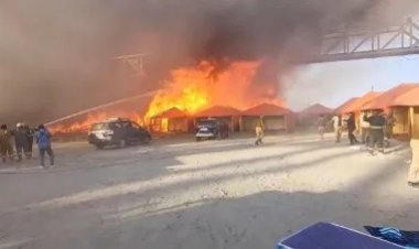 Mahakumbh 2025: महाकुंभ मेले के दौरान एक टेंट में लगी भयानक आग, कई टेंट जलकर हुए खाक