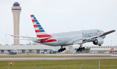 अमेरिका में एयरलाइन का विमान बीच हवा में ब्लैक हॉक हेलीकॉप्टर से टकराया, हुआ भयानक हादसा