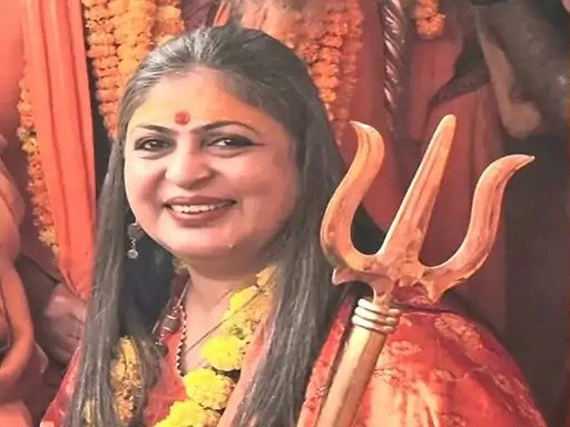 Mahakumbh 2025: जालंधर की महिला प्रयागराज में हुई साध्वी, बेटे को सौंपा बड़ा कारोबार