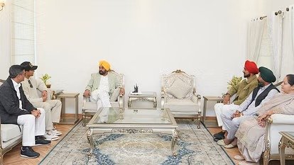 क्रिकेटर शुभमन गिल और अर्शदीप ने सीएम मान से की मुलाकात, जानें क्या हुई चर्चा