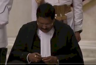 न्यायमूर्ति बी. आर. गवई कौन हैं जिन्होंने भारत के 52वें मुख्य न्यायाधीश के रूप में ली शपथ ?