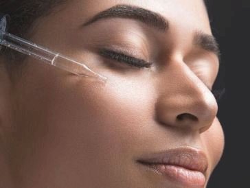 अब महंगे फेस सीरम की जगह इस्तेमाल करें ये घरेलू चीज, चेहरा दिखेगा बेहद चमकदार