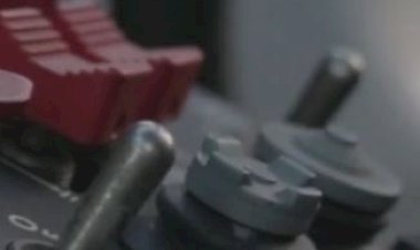 जहाज़ के कप्तान ने ईंधन स्विच बंद कर दिया था! पूछने पर आवाज़ में घबराहट