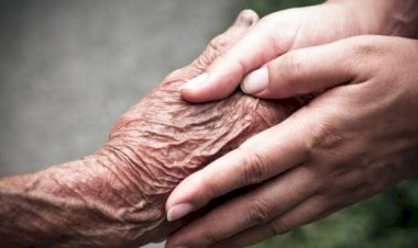 बुजुर्ग माता-पिता की सेवा करने पर मिलता है इनाम