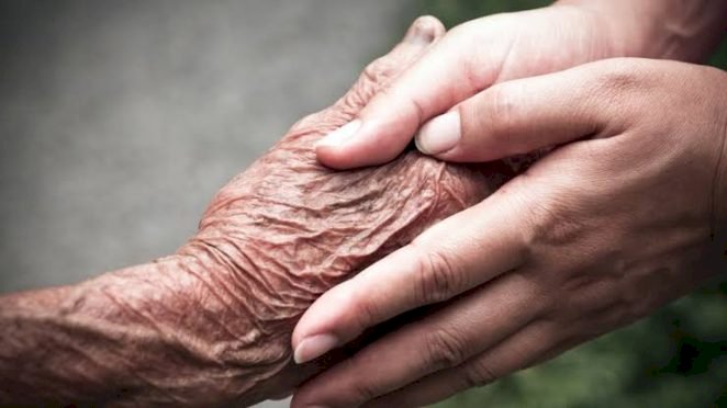 बुजुर्ग माता-पिता की सेवा करने पर मिलता है इनाम