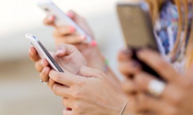 कक्षाओं में मोबाइल फोन नहीं ला सकेंगे शिक्षक और छात्र, अधिसूचना जारी