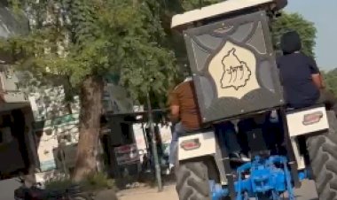 मेले में ट्रैक्टर पर तेज आवाज में गाना बजा रहे थे युवक, वीडियो वायरल...