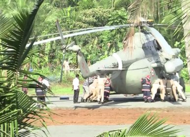 राष्ट्रपति द्रौपदी मुर्मू बाल-बाल बचीं, हेलीपैड का ढह गया एक हिस्सा