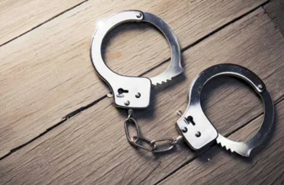 पति-पत्नी करते थे ये गलत काम, पुलिस ने दोनों को पकड़ा रंगे हाथों