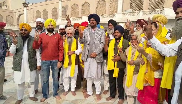 जिला परिषद और ब्लॉक समिति चुनाव जीतने के बाद MLA धालीवाल ने उम्मीदवारों के साथ श्री दरबार साहिब में मत्था टेका
