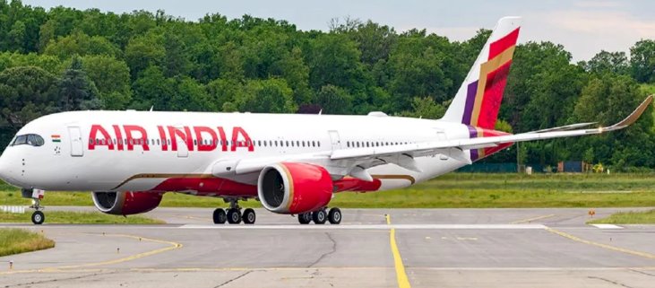 दिल्ली-मुंबई फ्लाइट में बड़ी तकनीकी खराबी, कराई गई इमरजेंसी लैंडिंग