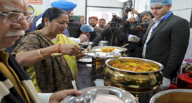 दिल्ली में अटल कैंटीन शुरू; ₹5 में मिलेगा खाना