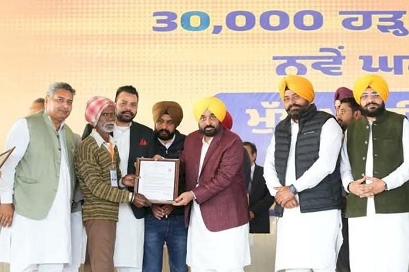 ₹377 करोड़ की महा-राहत : पंजाब मान ने 30,000 से अधिक बाढ़ पीड़ित परिवारों को वितरित की रिकॉर्ड-तोड़ मुआवज़ा राशि