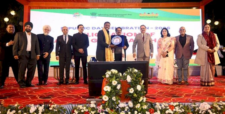 केंद्रीय राज्य मंत्री प्रो. एस.पी. सिंह बघेल ने गणतंत्र दिवस 2026 के विशेष अतिथि के रूप में आमंत्रित पंचायत प्रतिनिधियों को सम्मानित किया