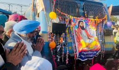 कैबिनेट मंत्रियों और लोकसभा सदस्य ने श्री गुरु रविदास जी का प्रकाश पर्व मनाने के लिए श्रद्धालुओं की ट्रेन को बनारस के लिए रवाना किया