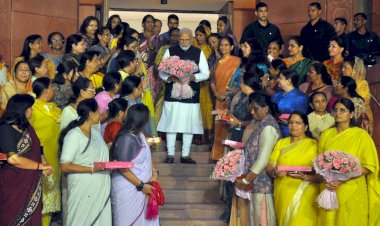 प्रधानमंत्री नरेन्‍द्र मोदी ने संस्कृत सुभाषितम् साझा किया, नारी सशक्तिकरण को लेकर अपनी प्रतिबद्धता पर जोर दिया