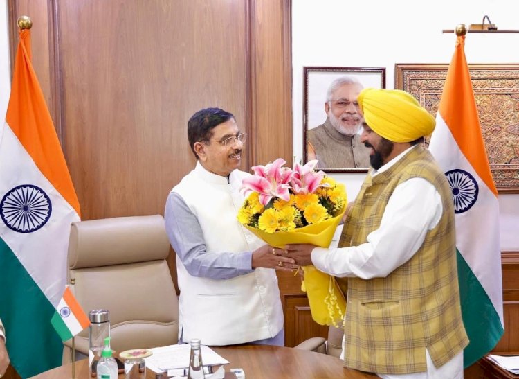 किसानों के लिए बड़ी राहत; पंजाब में भारतीय खाद्य निगम के गोदामों में पड़े 155 लाख मीट्रिक टन चावल और गेहूं के स्टॉक की लिफ्टिंग के लिए विशेष रेल गाड़ियां चलाई जाएंगी: मुख्यमंत्री भगवंत सिंह मान