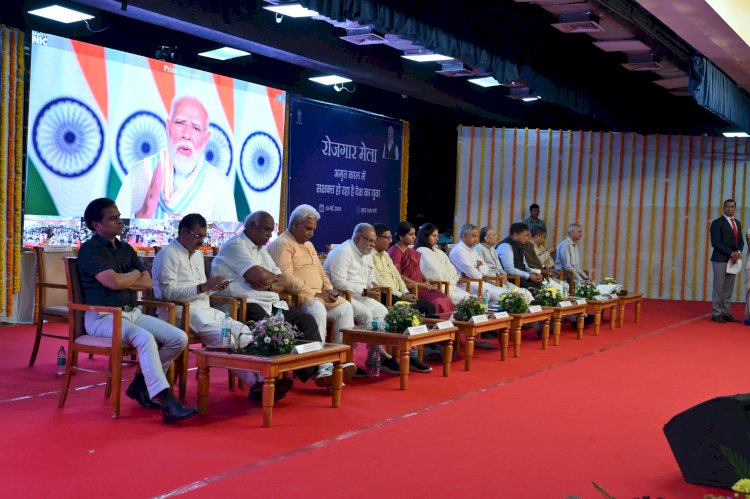 19वें रोजगार मेले में 51,000 से अधिक नियुक्ति पत्र वितरित किए गए; प्रधानमंत्री नरेन्द्र मोदी ने नव नियुक्त युवाओं को वर्चुअल माध्यम से संबोधित किया