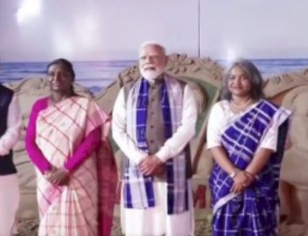 प्रधानमंत्री मोदी ने राष्ट्रपति मुर्मू के साथ ओडिशा में किया 47,600 करोड़ रुपये से ज़्यादा की परियोजनाओं का उद्घाटन 