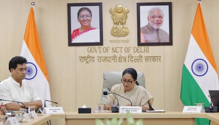 अवैध निर्माण पर दिल्ली सरकार सख्त, अधिकारियों की सैलरी-पेंशन-प्रॉपर्टी से होगी रिकवरी