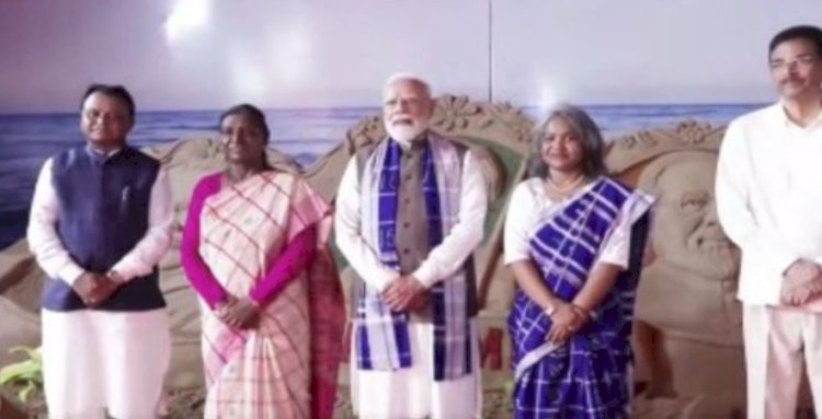 प्रधानमंत्री मोदी ने राष्ट्रपति मुर्मू के साथ ओडिशा में किया 47,600 करोड़ रुपये से ज़्यादा की परियोजनाओं का उद्घाटन 
