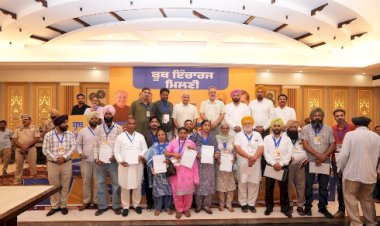 आप’ आगामी पंजाब विधानसभा चुनाव के लिए पूरी तरह तैयार, 117 सीटों पर बूथ स्तर की तैयारियां शुरू मनीष सिसोदिया ने चुनाव से पहले संगठन को मजबूत करने के लिए कार्यकर्ताओं और वॉलंटियर्स के साथ शुरू की जिलेवार मीटिंग