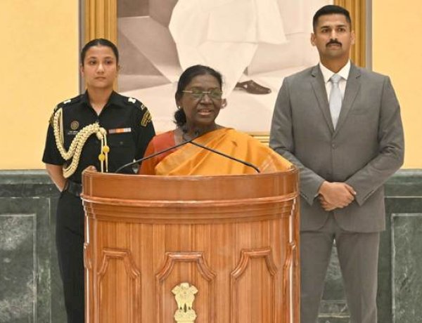 राष्ट्रपति श्रीमती. द्रौपदी मुर्मु ने देश भर के स्कूली छात्रों के साथ राष्ट्रपति भवन में रक्षा बंधन मनाया