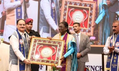 राष्ट्रपति द्रौपदी मुर्मू ने हिमाचल प्रदेश के राज्यपाल श्री कविंदर गुप्ता और केंद्रीय स्वास्थ्य मंत्री श्री जेपी नड्डा की उपस्थिति में एम्स बिलासपुर के पहले ऐतिहासिक दीक्षांत समारोह को संबोधित किया