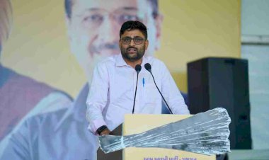 AAP विधायक गोपाल इटालिया ने अमृतसर स्थित जलियांवाला बाग का दौरा किया और शहीदों को श्रद्धांजलि दी